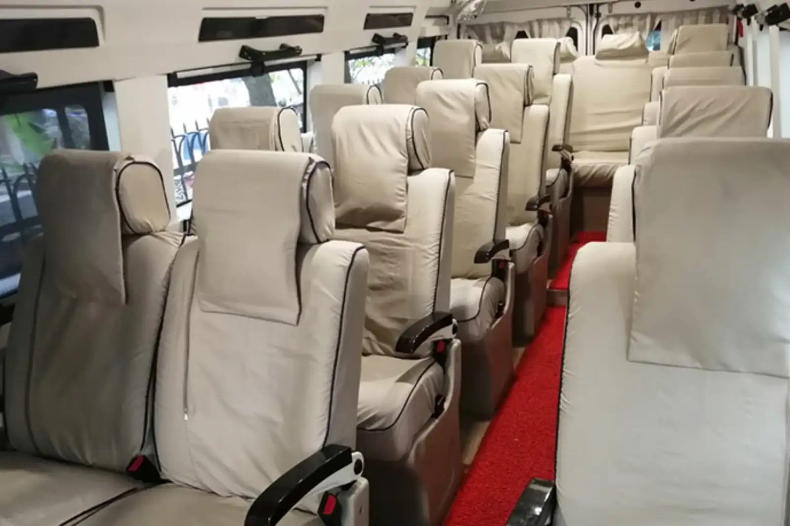 20 Seater Tempo Traveller